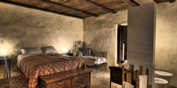 Il borgo italiano elogiato dalla Cnn: “Così hanno inventato per sbaglio il perfetto hotel dell’era Covid”